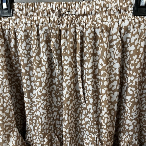 Cute Women's Skirt Perfect For Summer! Tan & White Shorts-Lined‎ Sz XXL (33") - Picture 2 of 6